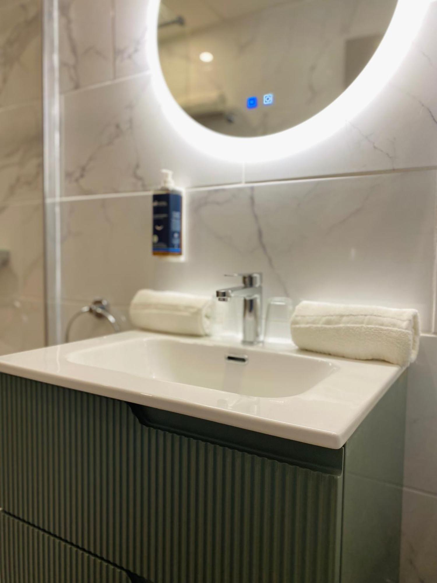 Brit Hotel Acacias Arles Ngoại thất bức ảnh