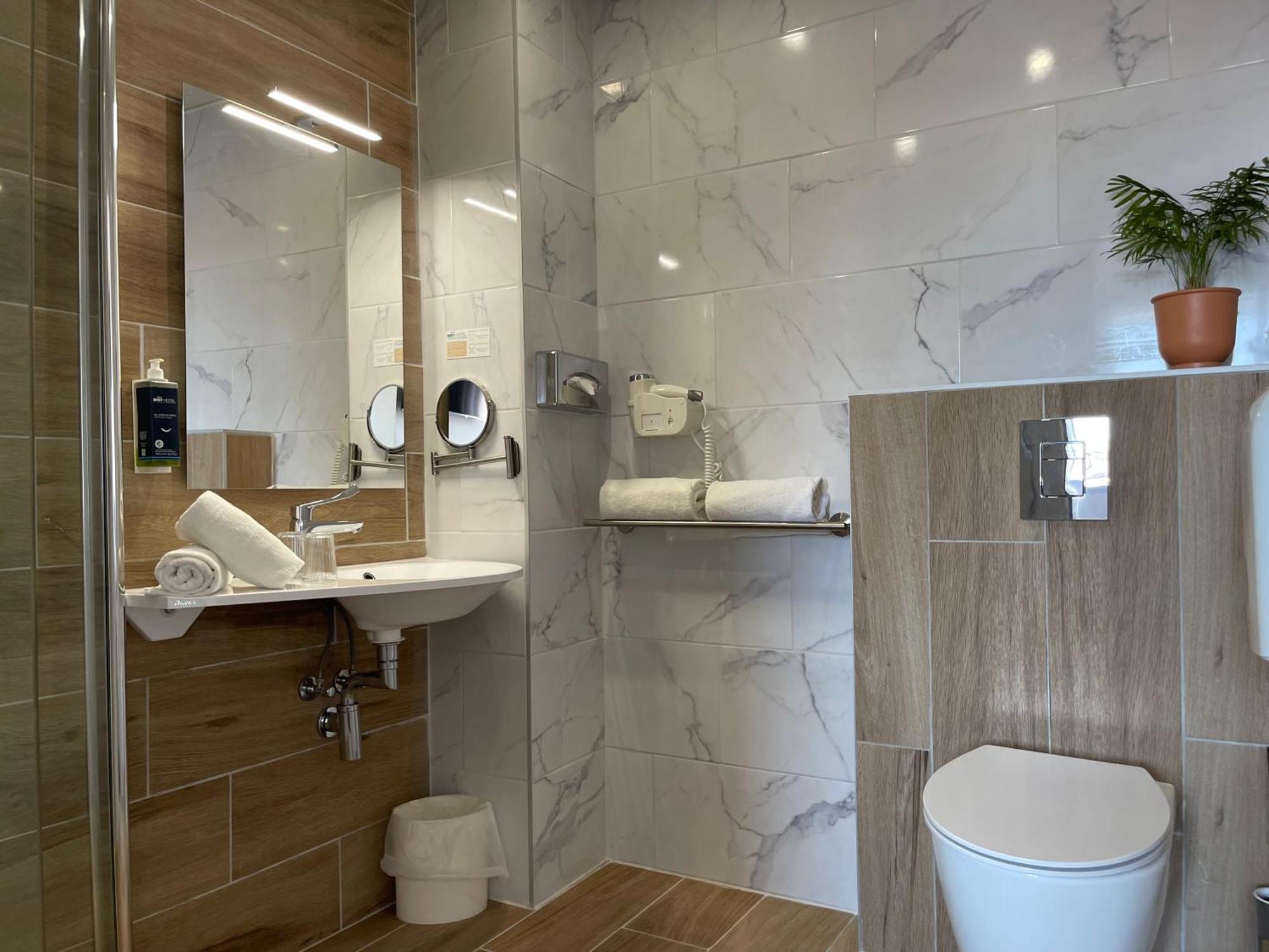 Brit Hotel Acacias Arles Ngoại thất bức ảnh